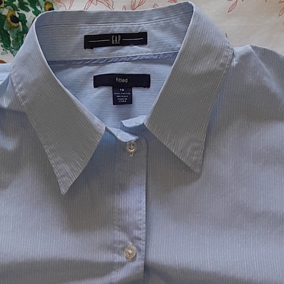 - GAP Fitted Button Down Shirt - Picture 5 of 5